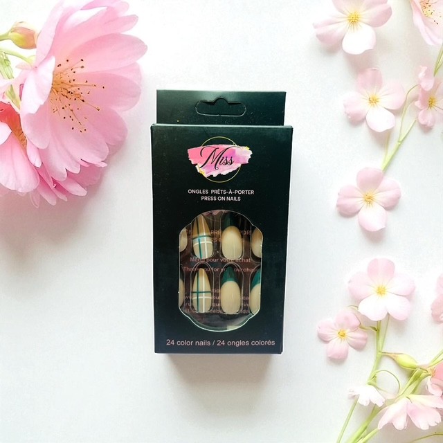 ONGLES PRÊTS-À-PORTER #16