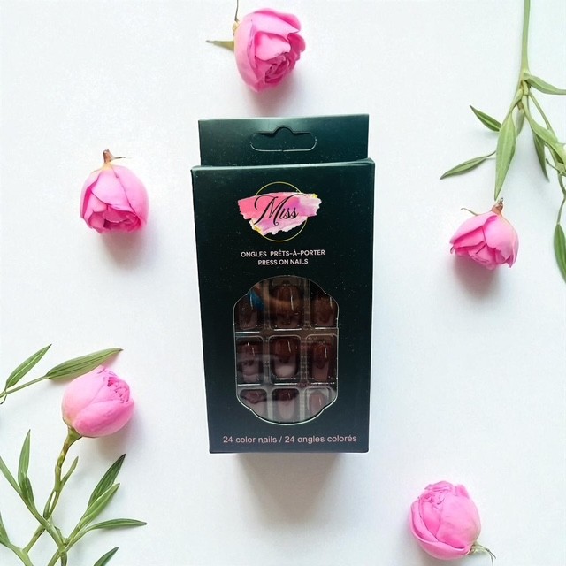 ONGLES PRÊTS-À-PORTER #18
